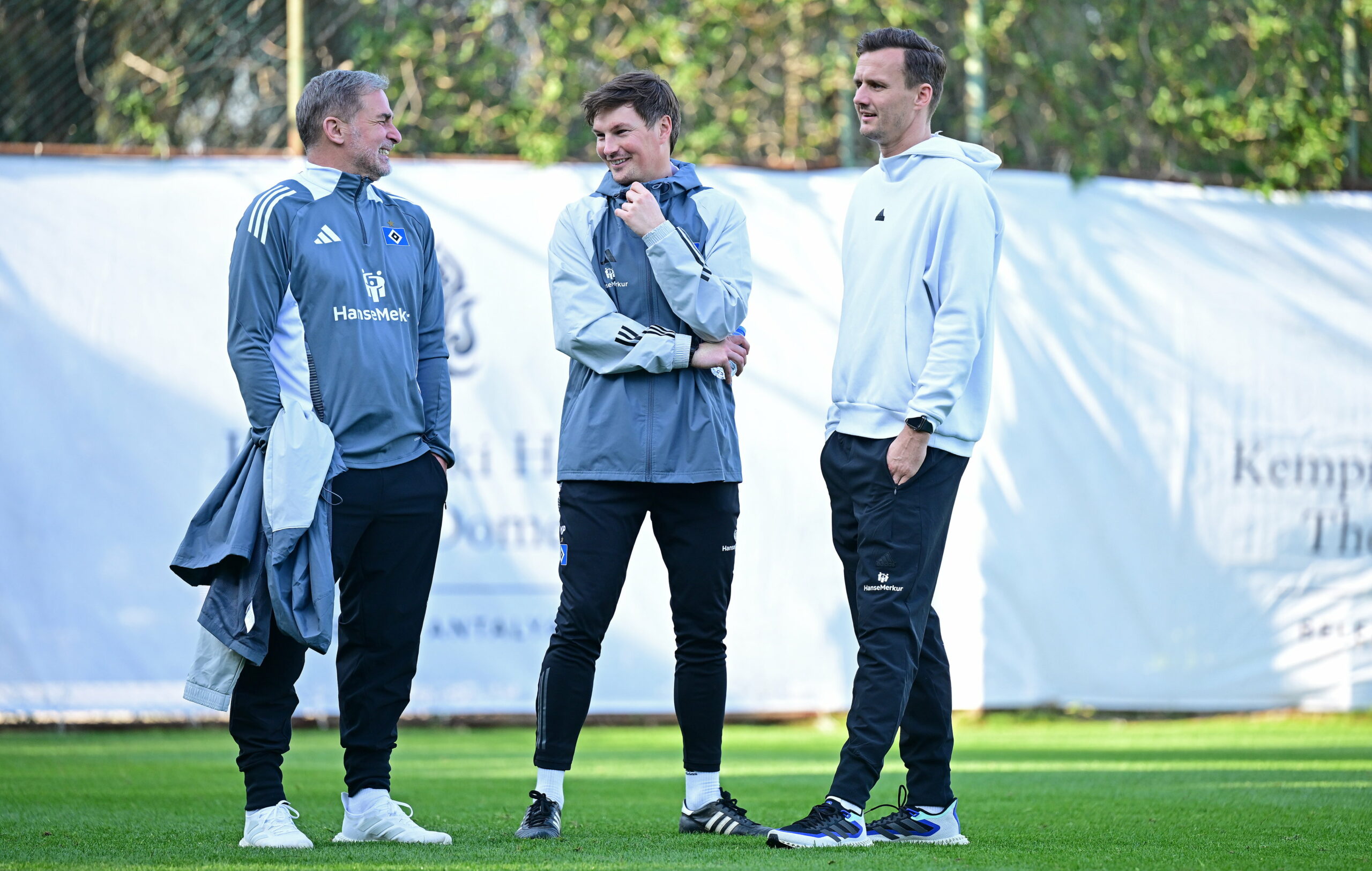 Stefan Kuntz, Merlin Polzin und Claus Costa beim HSV-Training