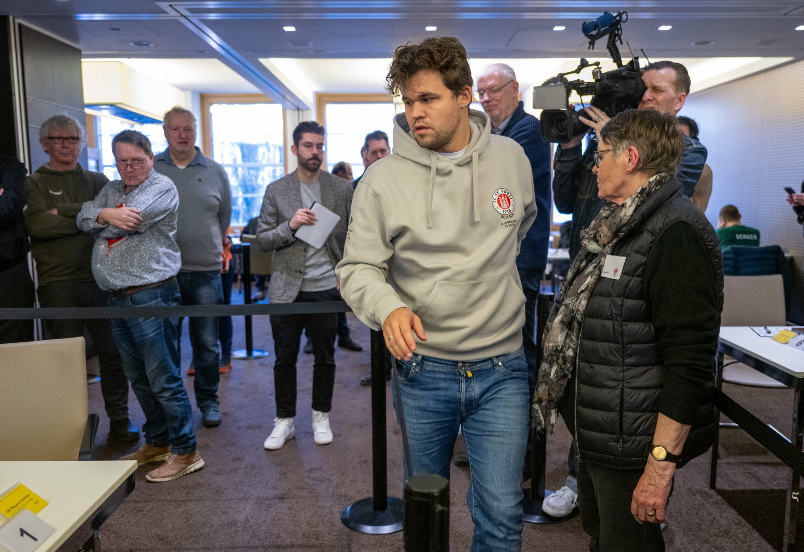 Magnus Carlsen im Einsatz für den FC St. Pauli