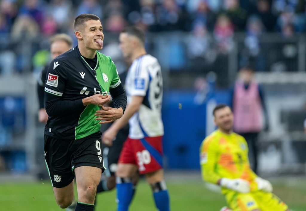 Nicolò Tresoldi jubelt nach seinem Treffer gegen den HSV