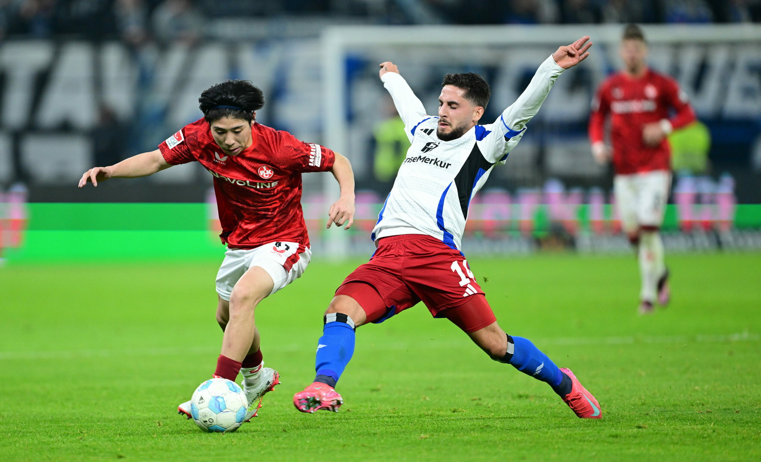 Daisuke Yokota im Duell mit Ludovit Reis
