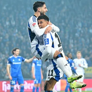 Ludovit Reis und Ransford Königsdörffer jubeln