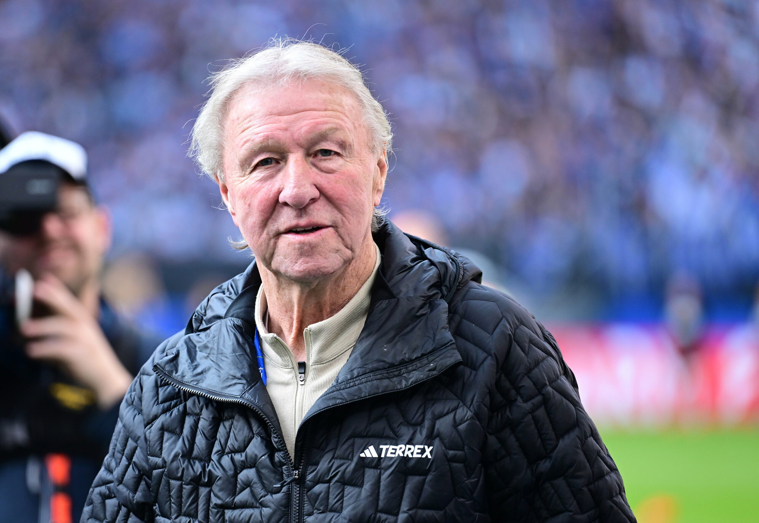 Horst Hrubesch bei einem Spiel der HSV-Frauen