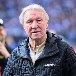 Horst Hrubesch bei einem Spiel der HSV-Frauen