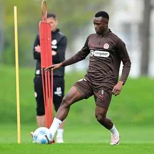 Abdoulie Ceesay im St. Pauli-Training