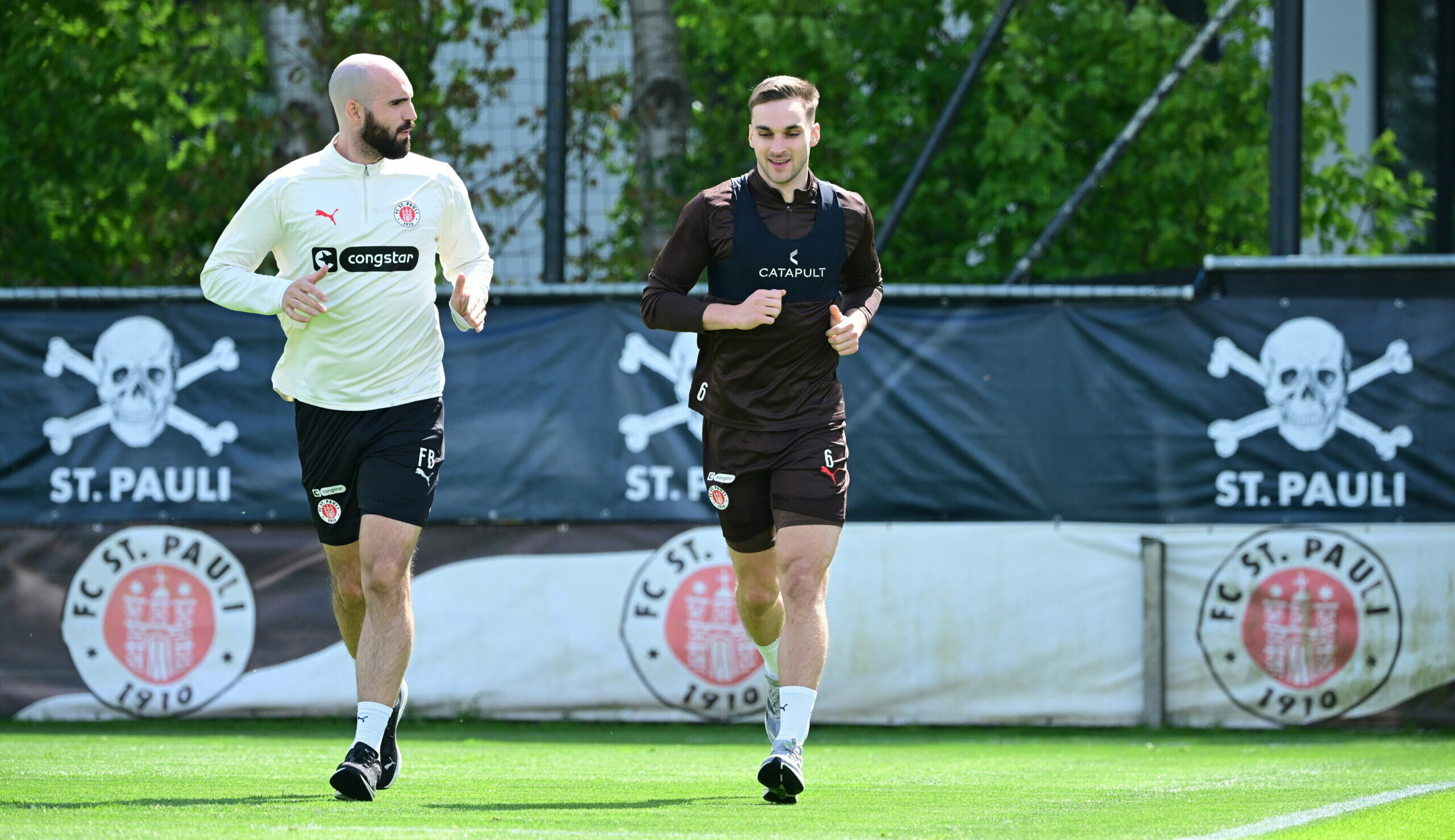 James Sands mit Athletiktrainer Frederic Bokelmann)