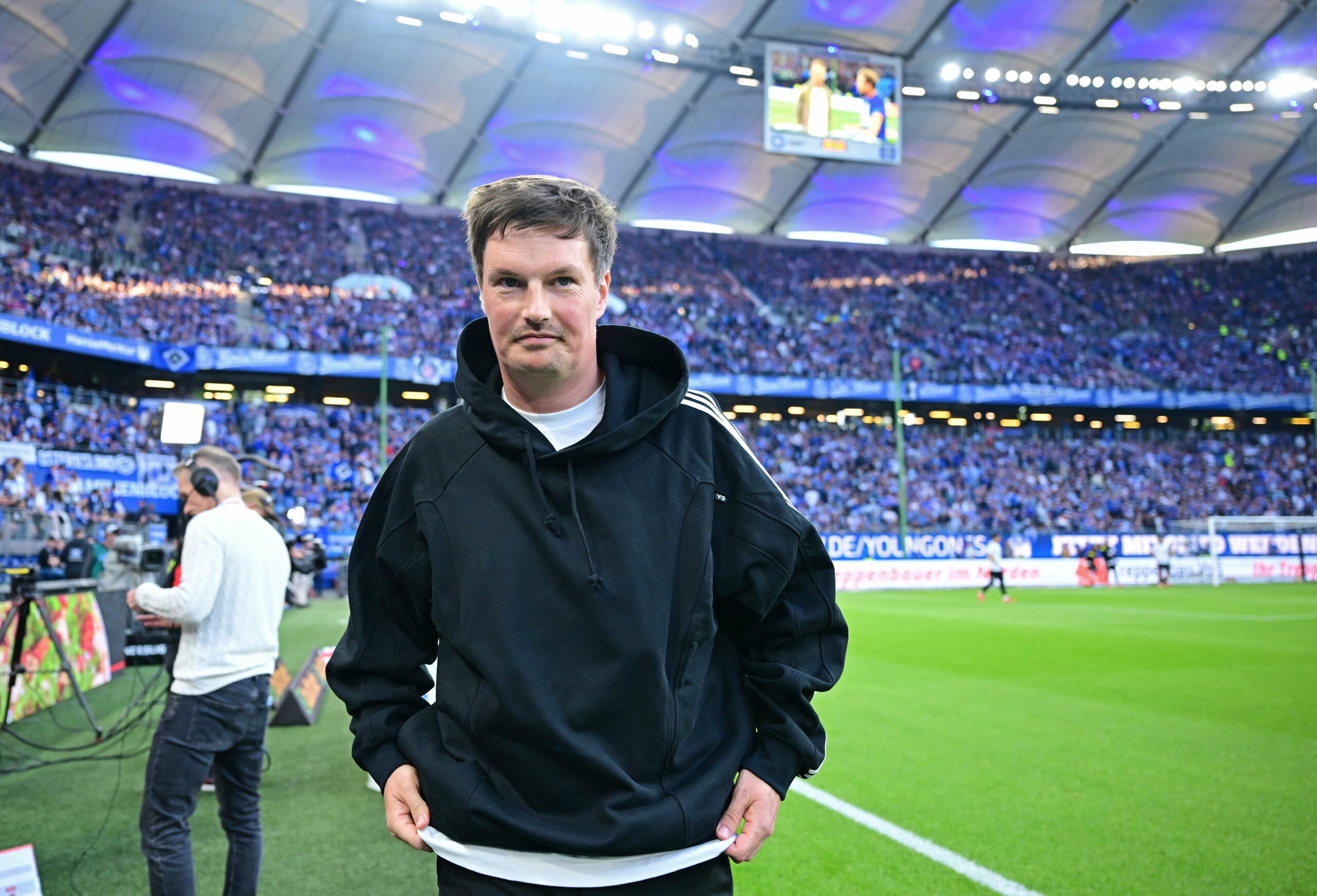 HSV-Trainer Merlin Polzin sim Volksparkstadion