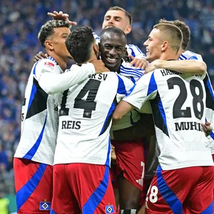 Jubeltraube der HSV-Profis nach dem Tor zum 4:1 gegen Ulm