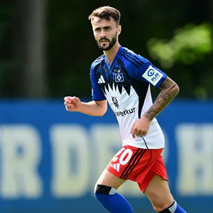Fábio Vieira läuft über das Feld