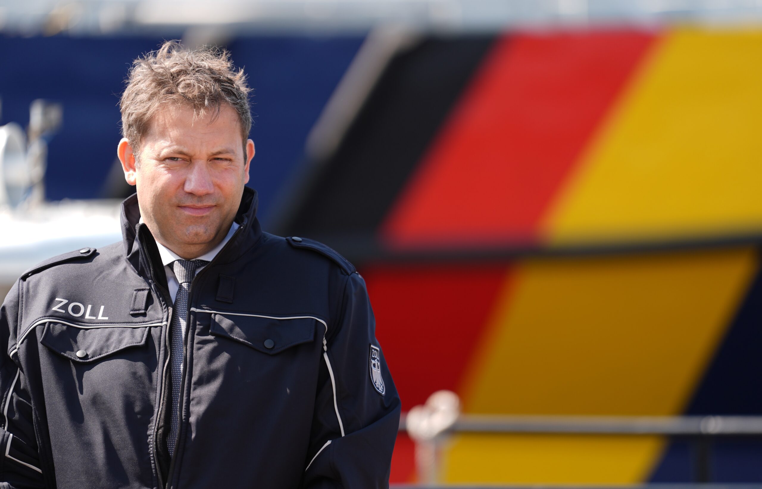 Klingbeil in Zoll-Jacke