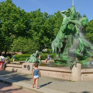 Mann am Stuhlmannbrunnen in Altona-Altstadt ins Koma geprügelt – Polizei sucht Zeugen