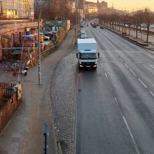 Der Umbau der St. Pauli Hafenstraße wurde ebenfalls für den „Masterplan Parken“ überprüft. Hier soll mehr Platz für Fußgänger und Radfahrer entstehen.