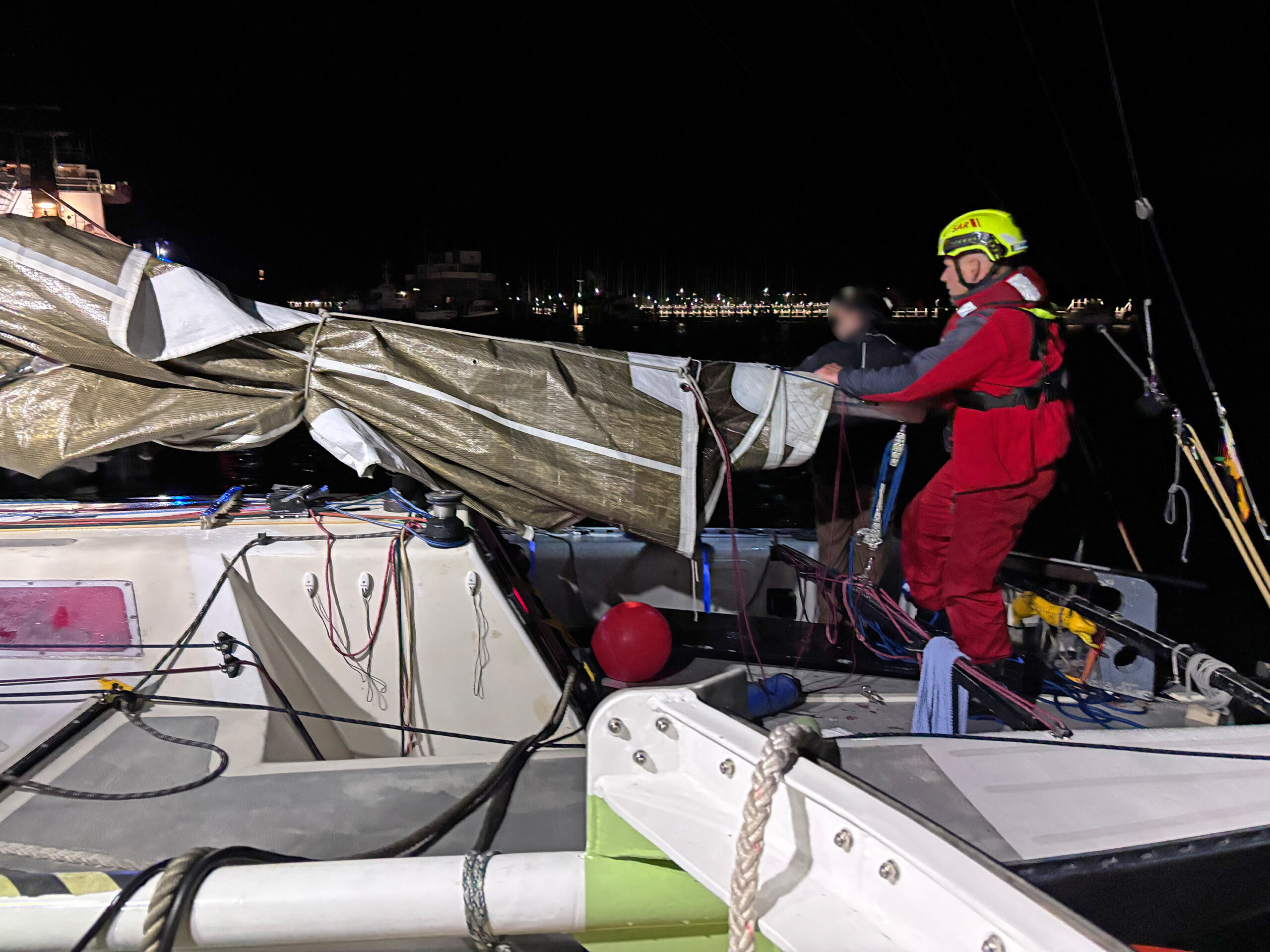 Seenotretter schleppen den Havaristen nach Heiligenhafen