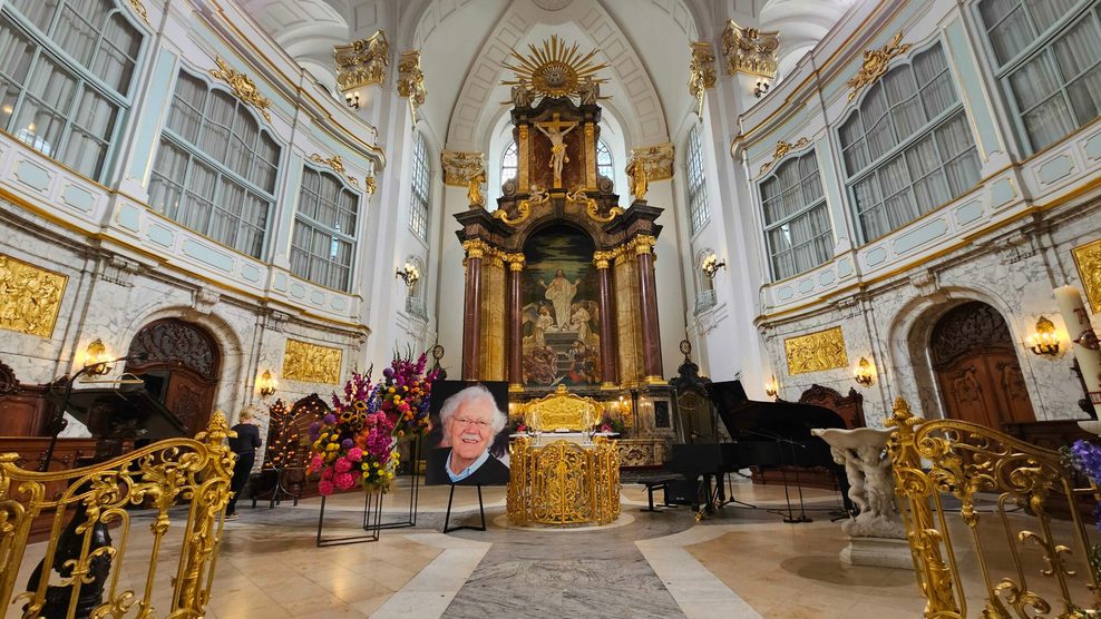 Im Michel ist alles für die Trauerfeierlichkeiten vorbereitet.