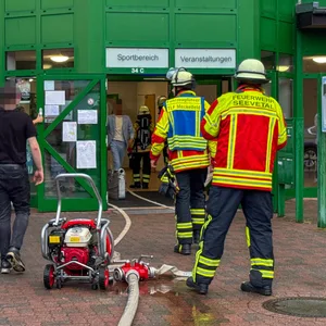Feuerwehrleute bei den Löscharbeiten