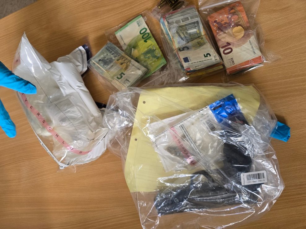 Drogen, Bargeld und Waffen
