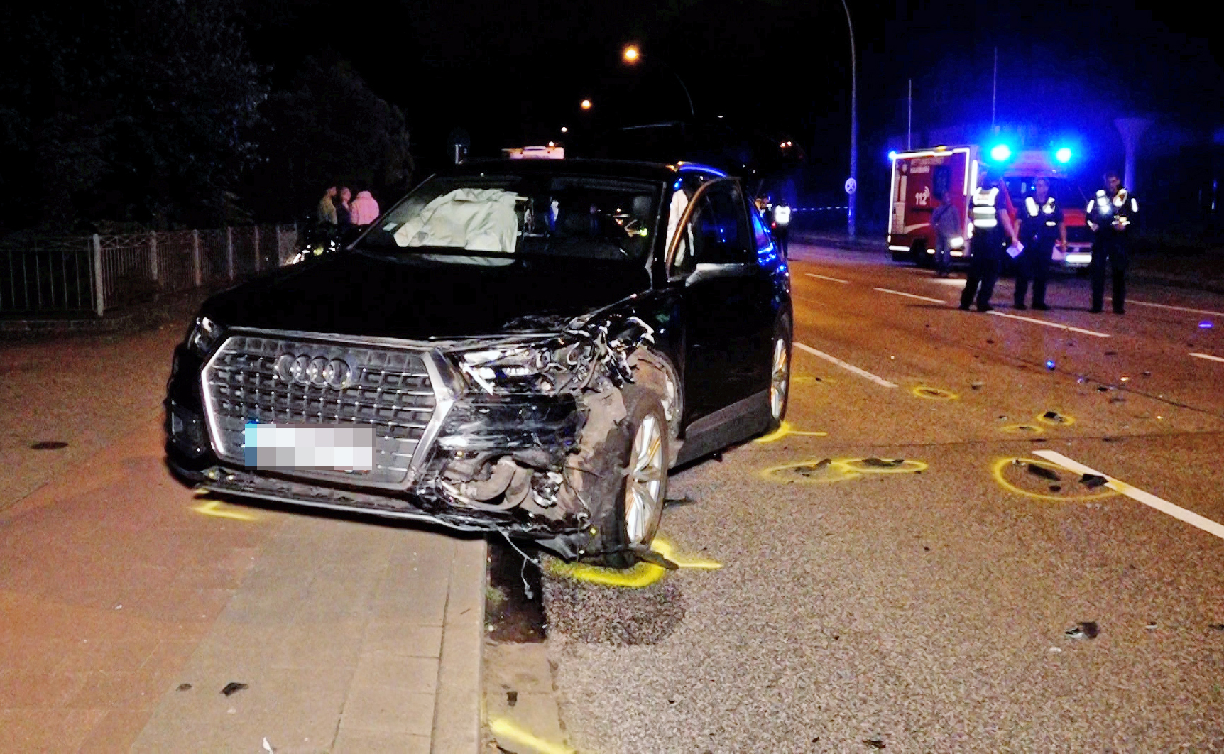 Illegales Autirennen endet in Hausbruch mit schweren Unfall – Audi-Fahrer verletzt