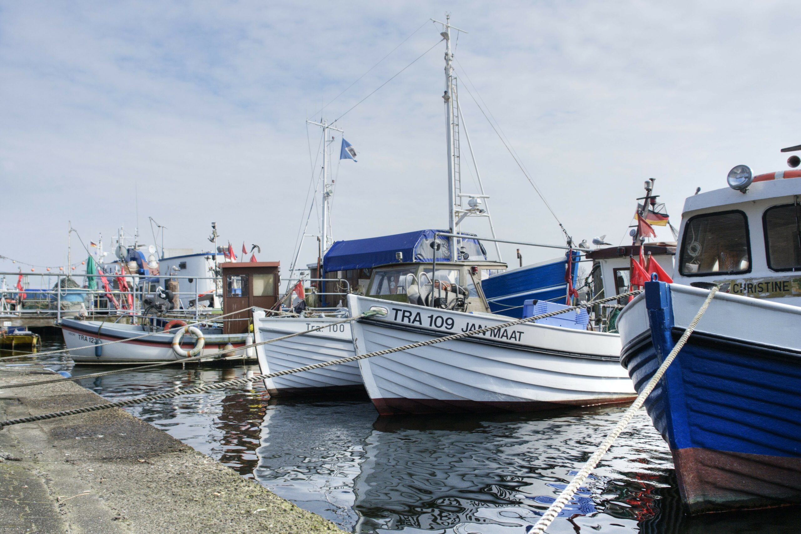 Fischerboote im Hafen in Travemünde