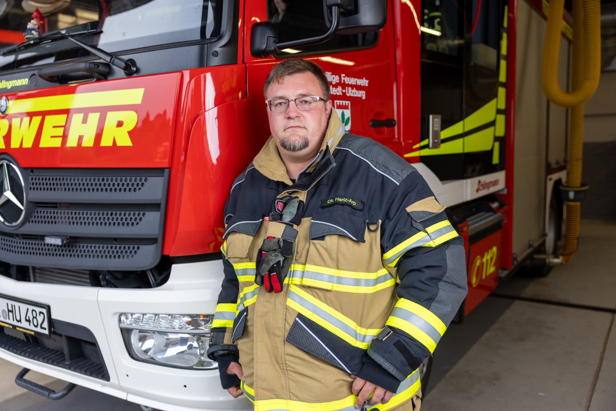 Küche in Bilstedt in Flammen – Feuerwehrmann in Freizeit rettet Frau und bringt sich damit selbst in Gefahr