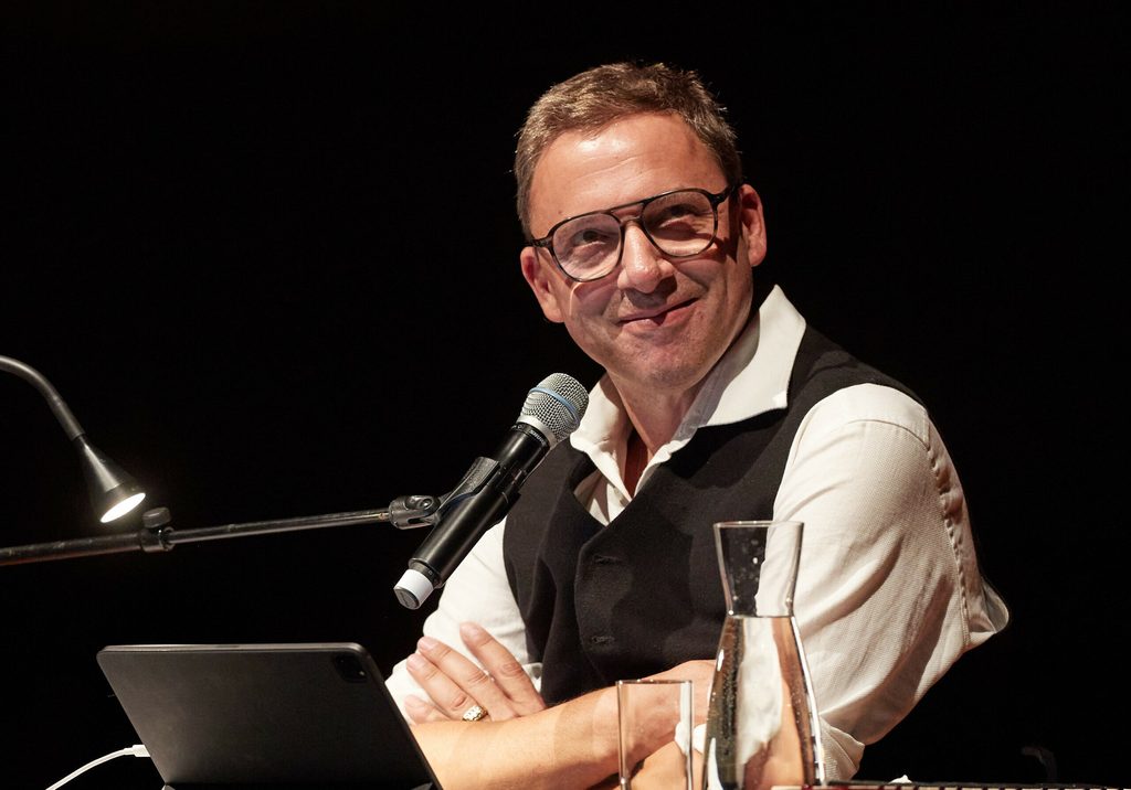 Der Schriftsteller, Clubbesitzer und Musiker Rocko Schamoni sieht viele Baustellen in der Altonaer Kreativbranche.