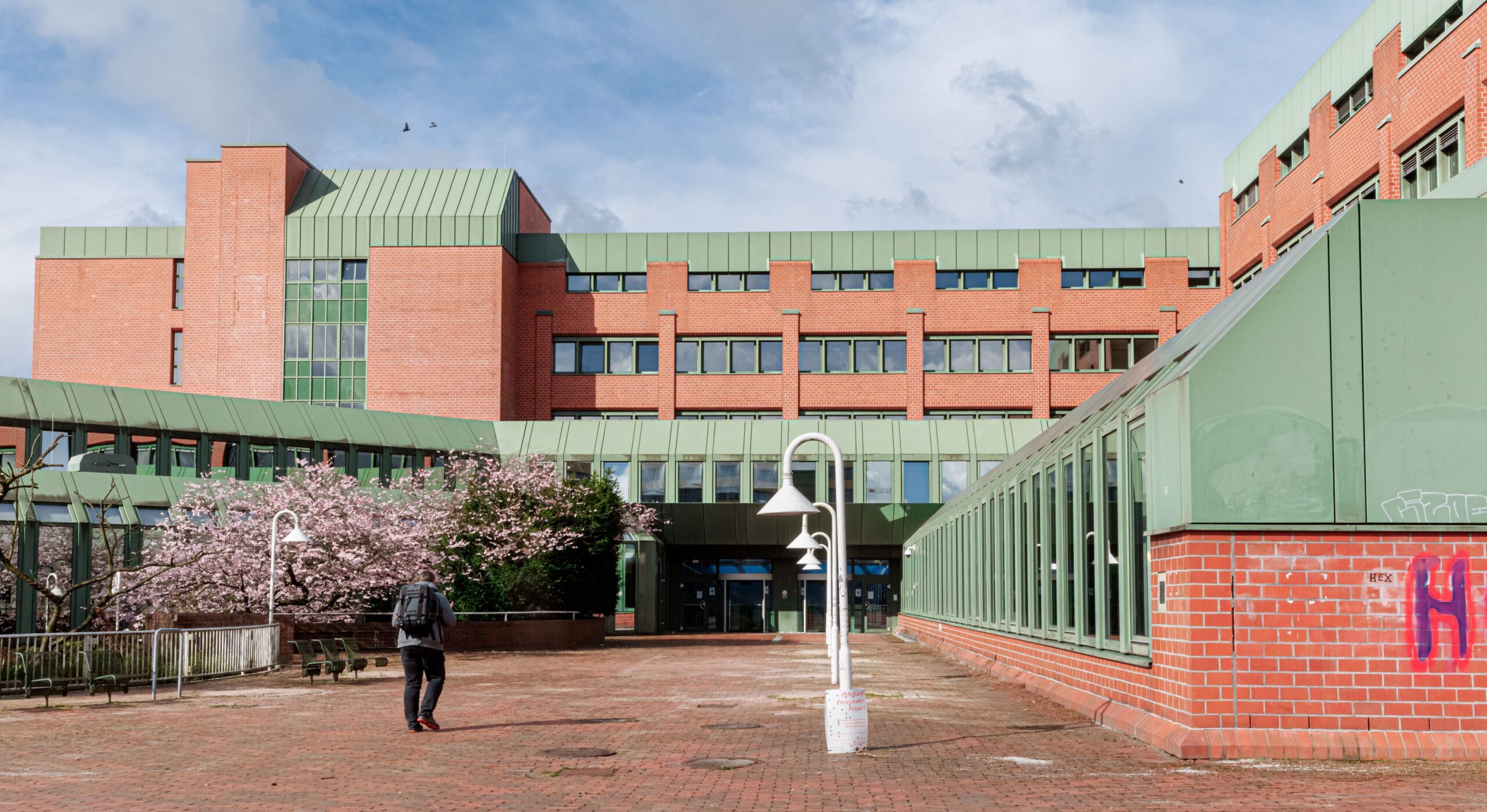 Großes Backsteingebäude