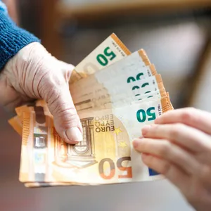 Falscher Bankmitarbeiter versucht Seniorin in Othmarchen um 30.000 Euro zu betrügen – er und zwei Komplizen in Haft