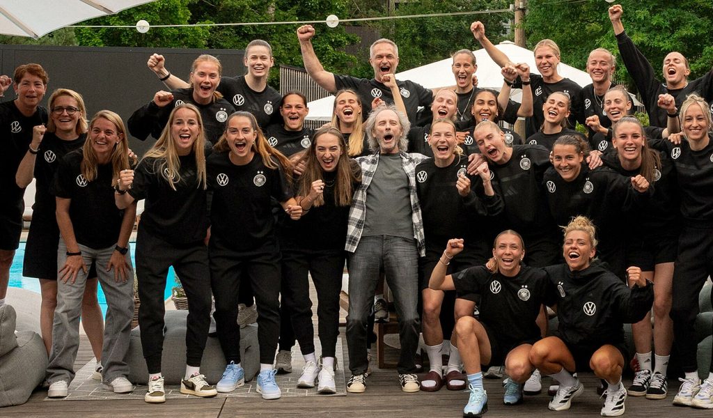 Mit-Wolfgang-Petry-DFB-Frauen-bringen-eigenen-EM-Song-raus