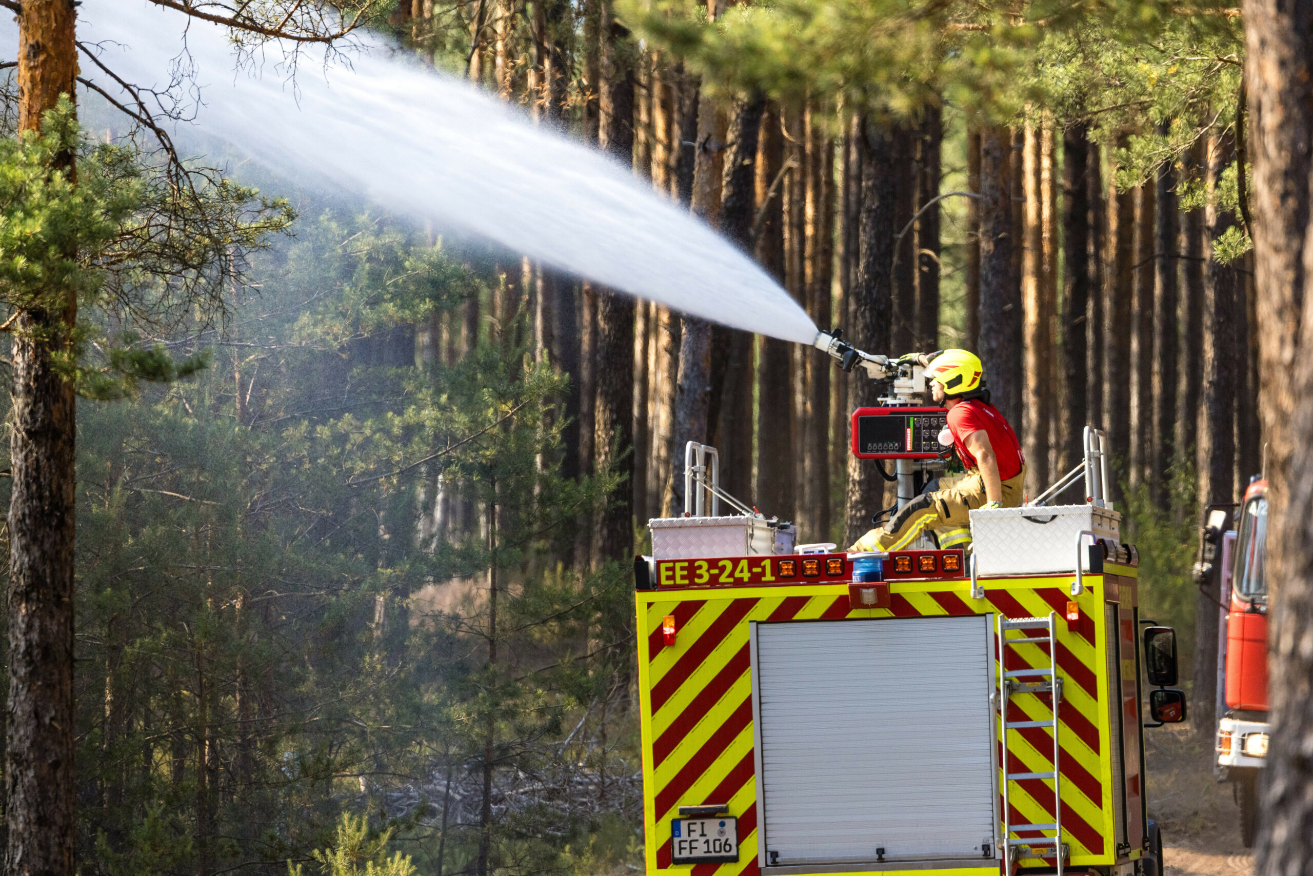 Feuerwehreinheiten bei den Löscharbeiten