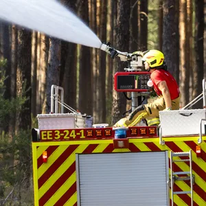 Feuerwehreinheiten bei den Löscharbeiten
