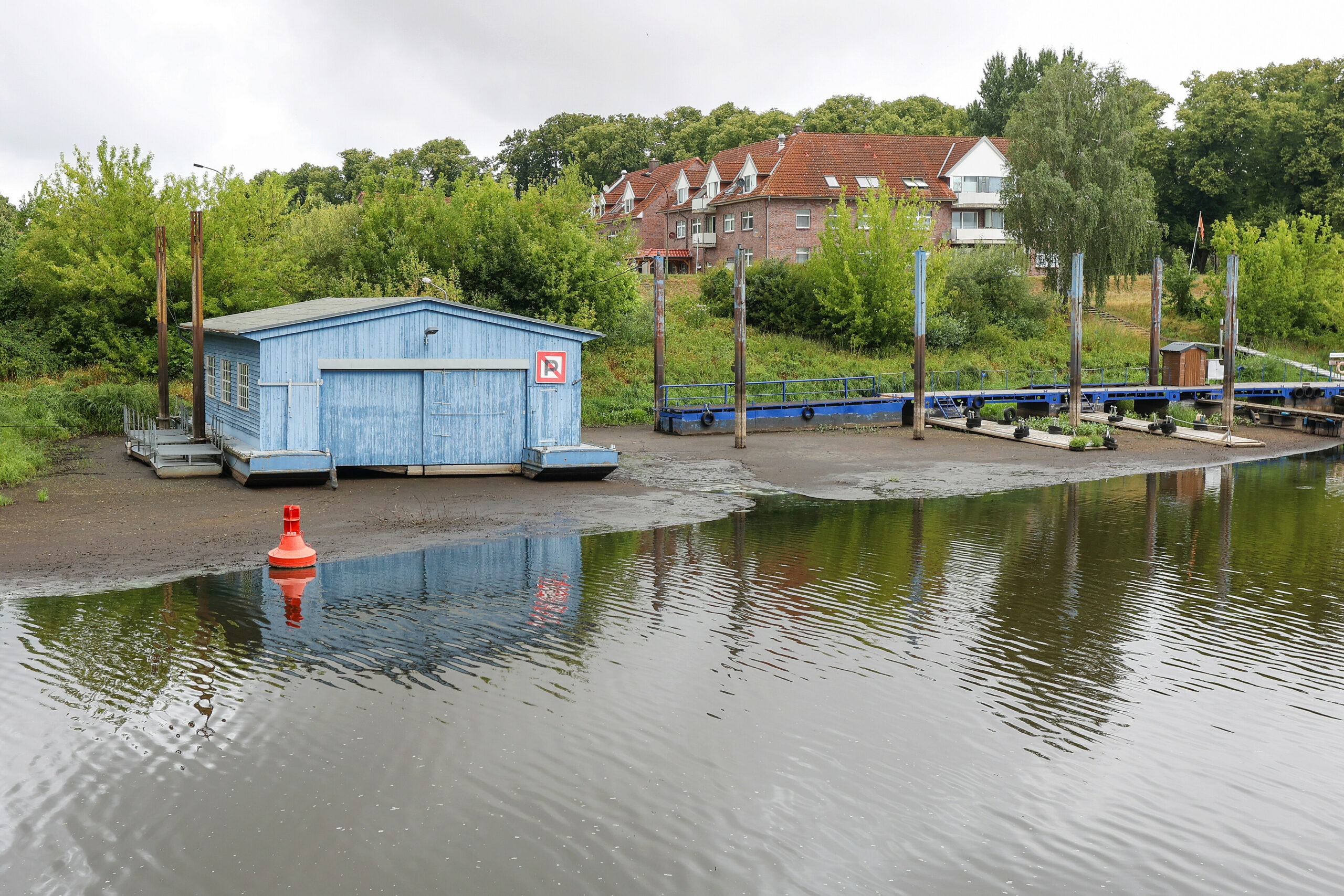 Extremes Niedrigwasser am Hafen von Dömitz