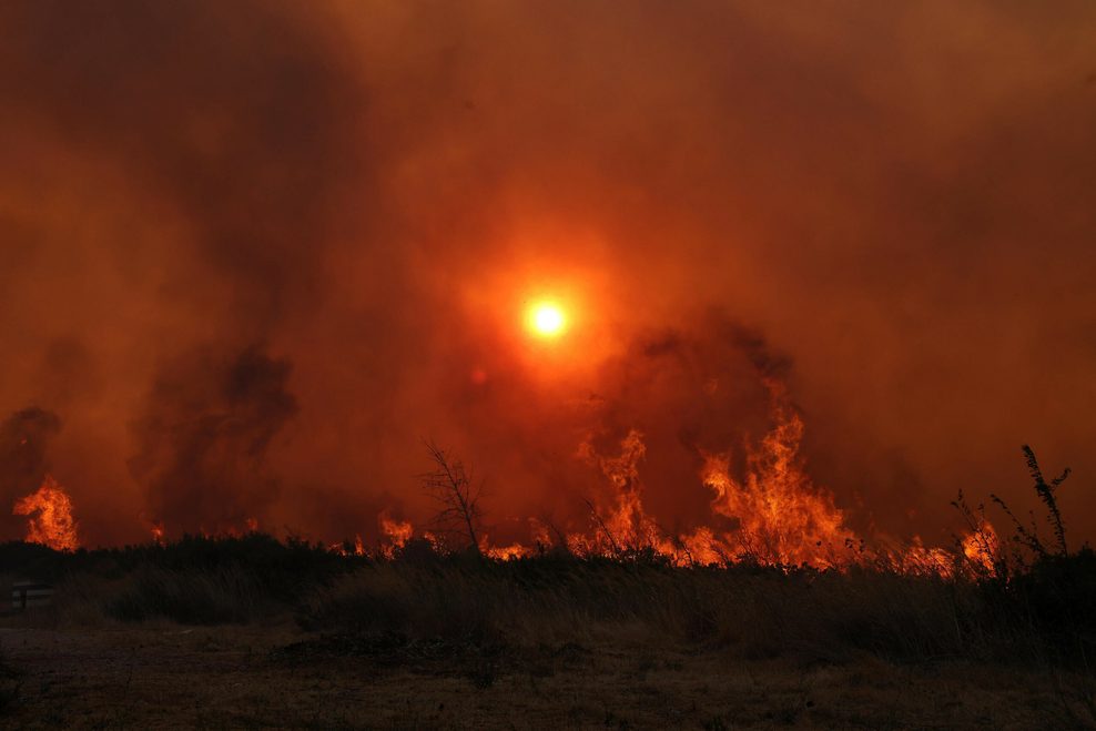 Flammen und Rauch in Krioneri