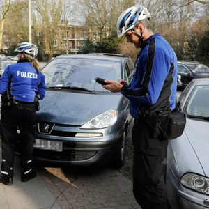 Verkehrskontollen in Hamburg – 1177 Falschparker abgezettelt