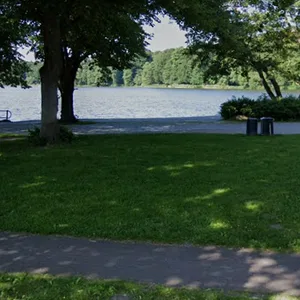 Der Harburger Stadtpark vom Außenmühlendamm aus gesehen (Archivbild).