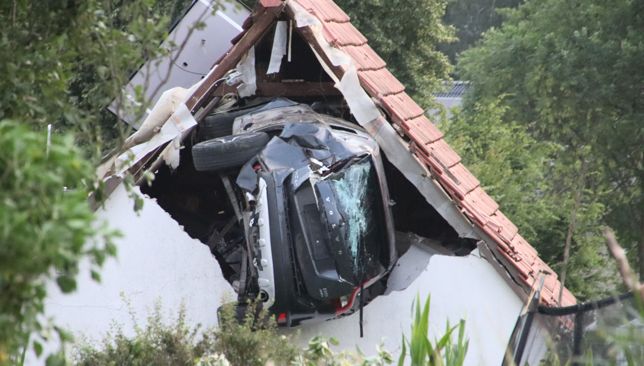 Unfall, Auto, Scheunendach