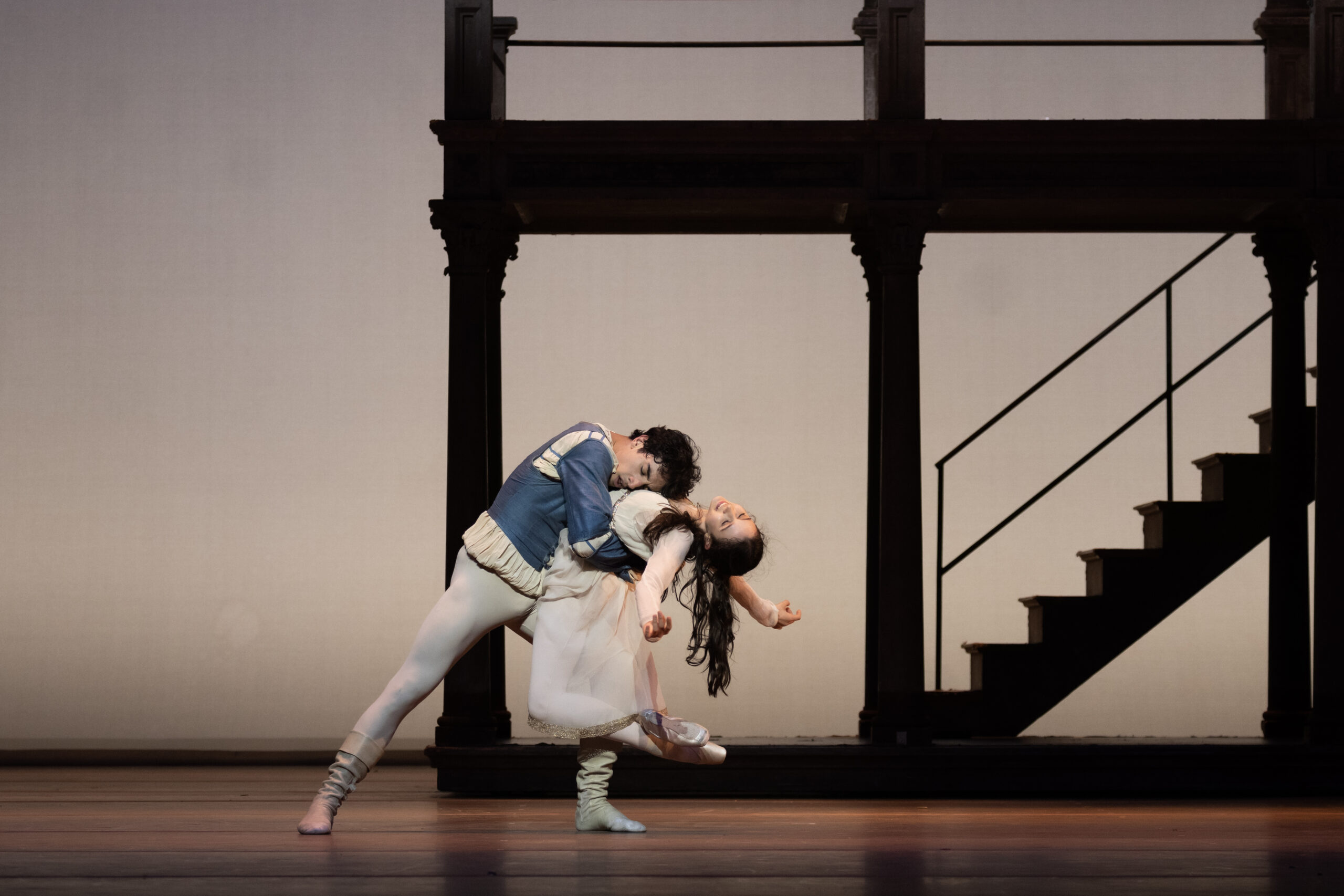 Zwei Tänzer in „Romeo und Julia“
