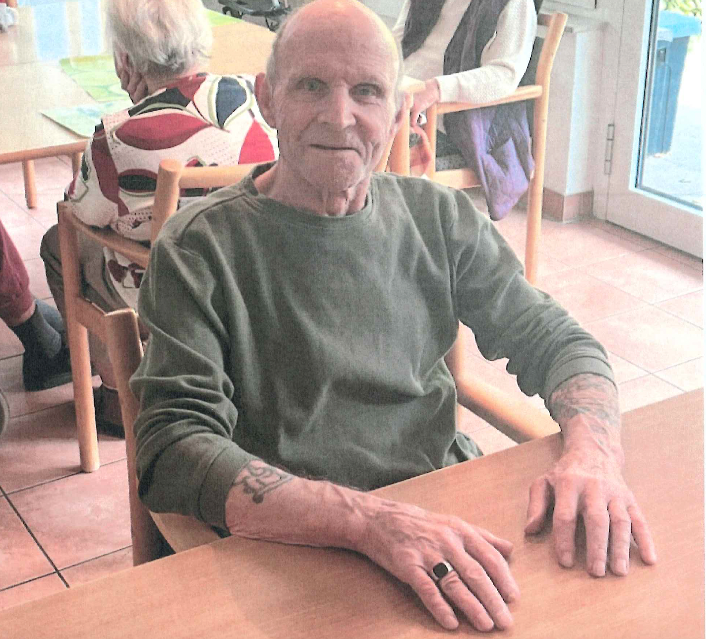 Vermisster Mann am Tisch