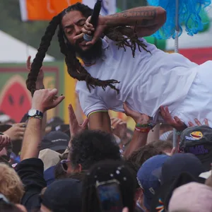 Bob Vylan beim Glastonbury Festival.