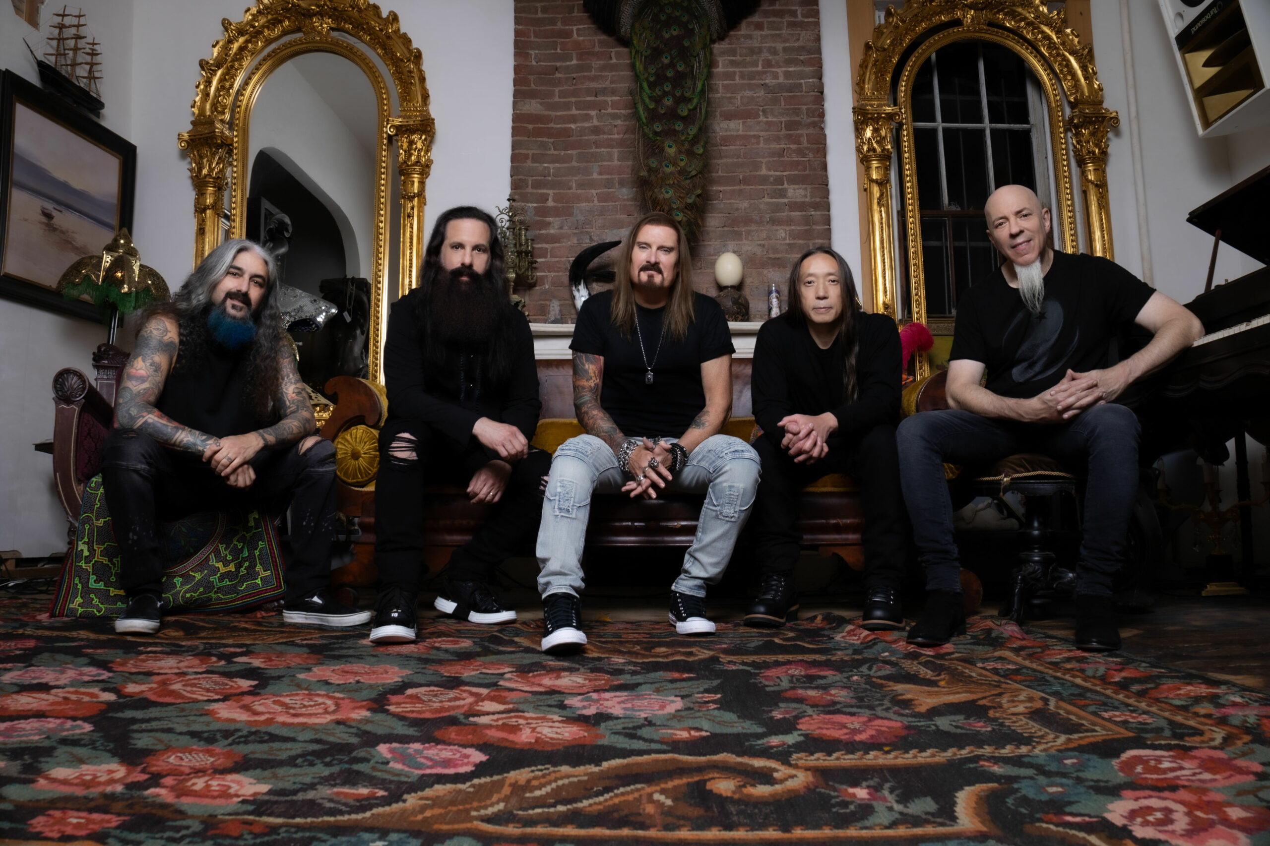Die fünf Mitglieder von Dream Theater