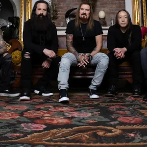 Die fünf Mitglieder von Dream Theater
