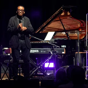 Herbie Hancock (85) und Gitarrist Lionel Loueke