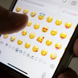 Fast jeder Deutsche benutzt Emojis beim Chatten.
