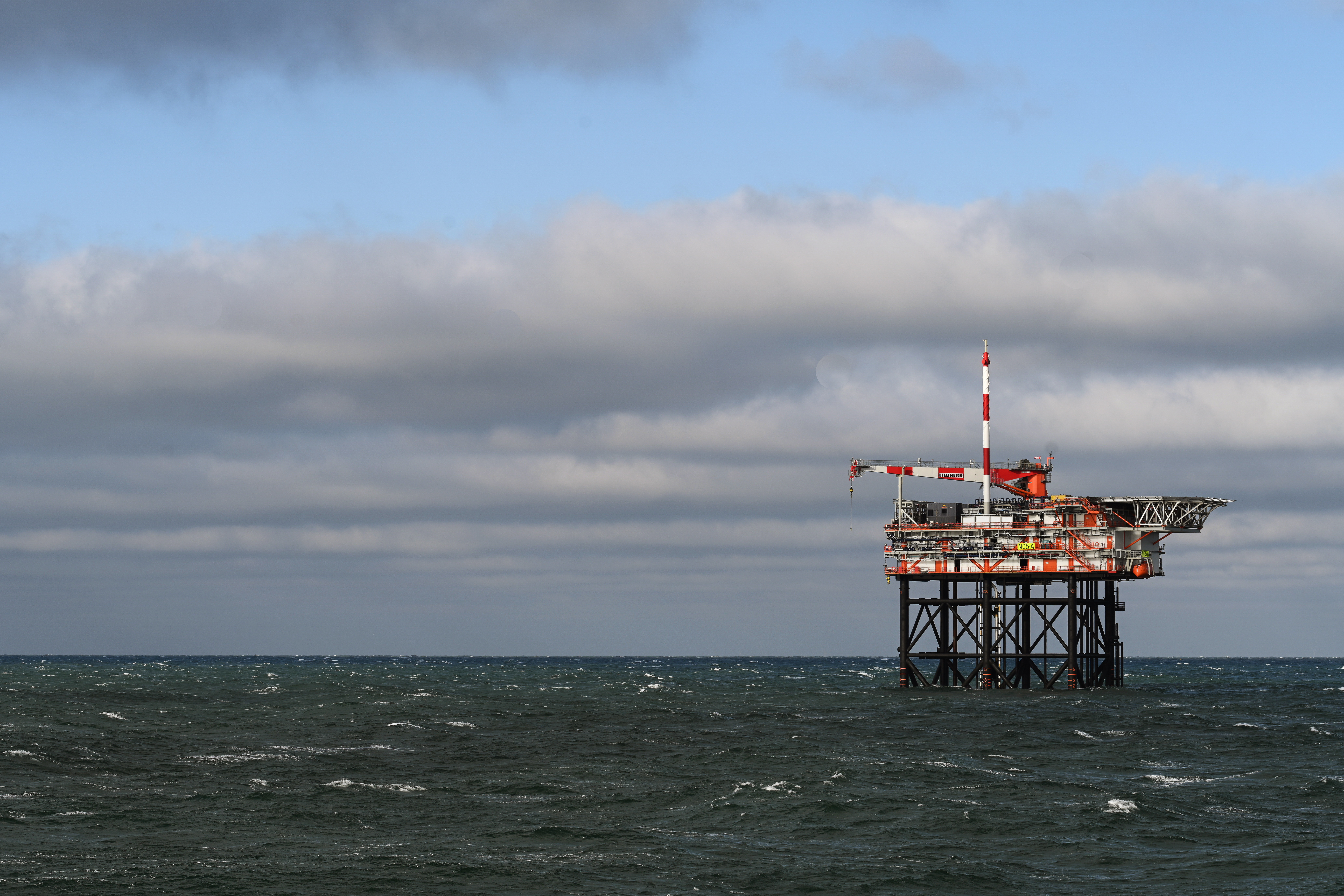 Bohrinsel im Meer