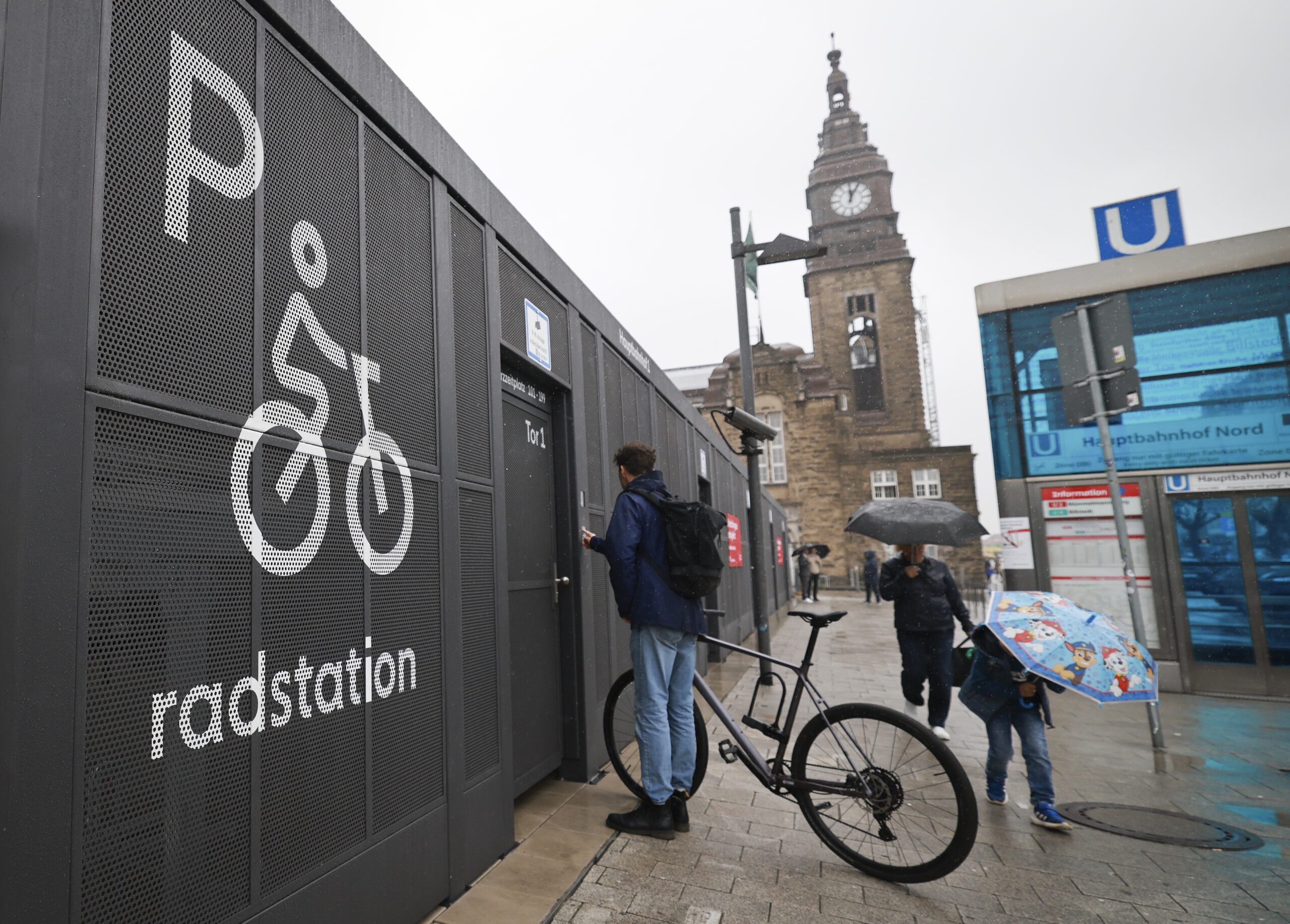 Das neue Fahrradparkhaus am Hamburger Hauptbahnhof.