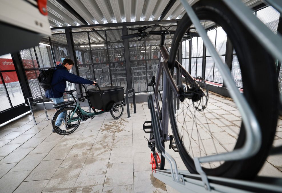 Das Fahrradparkhaus auf der Nordseite des Hauptbahnhofs bietet 200 Abstellplätze auf 270 Quadratmetern Fläche.
