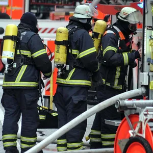 Ausgedehnter brand in Reihenhaus in Groß Flottbek – Großeinsatz der Feuerwehr