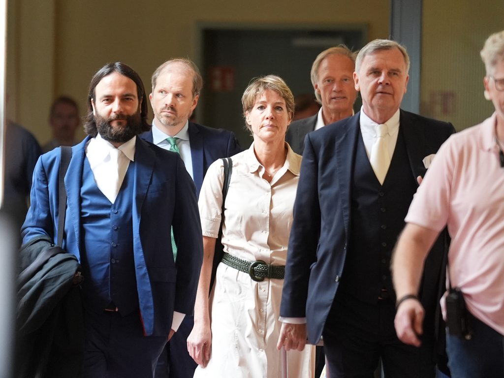 Christina Block auf dem Weg in den Gerichtssaal