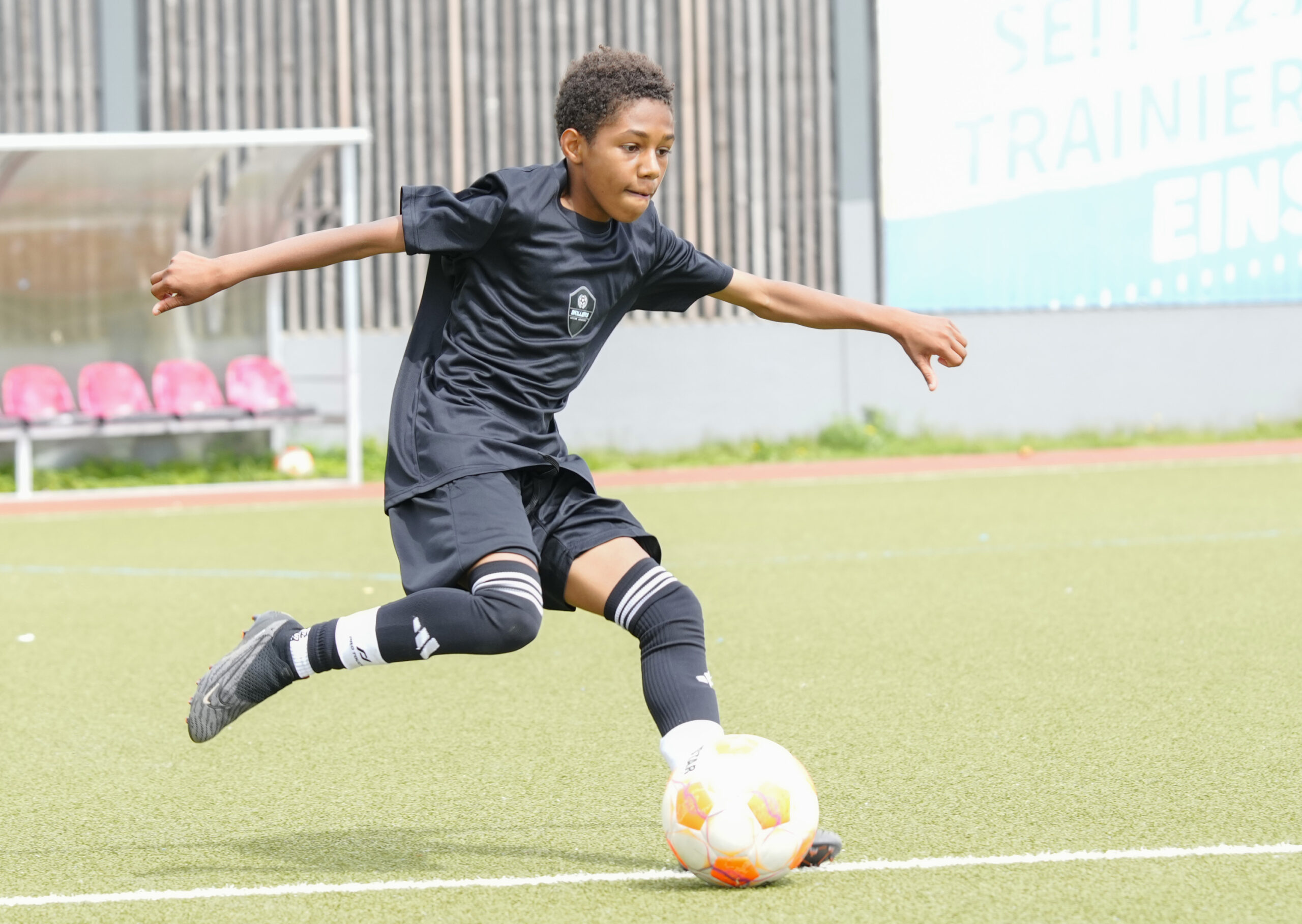 Jamal Strauß führt den Ball