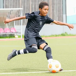 Jamal Strauß führt den Ball