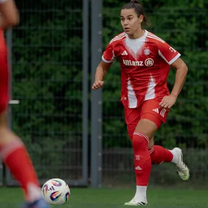 Lena Oberdorf bei ihrem Debüt im Bayern-Trikot
