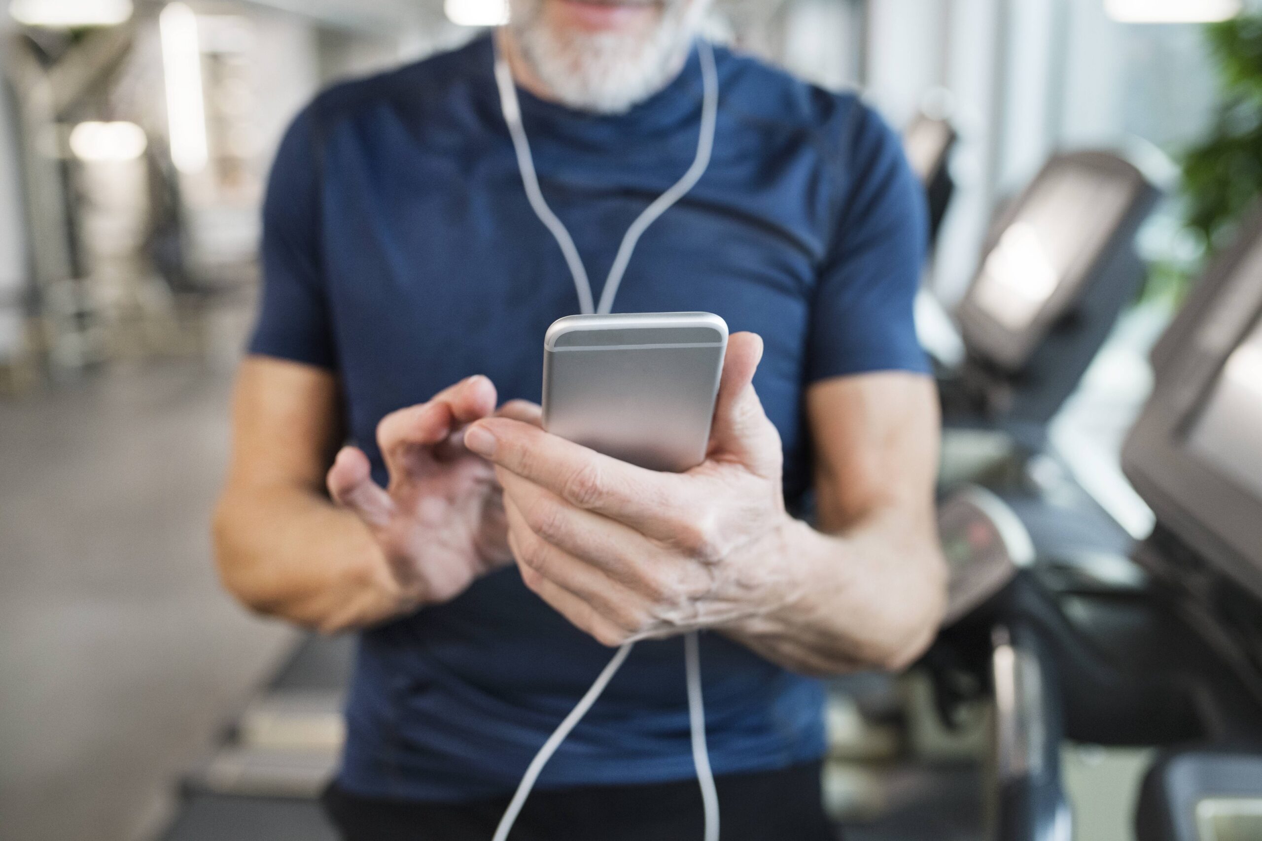 Handy im Gym