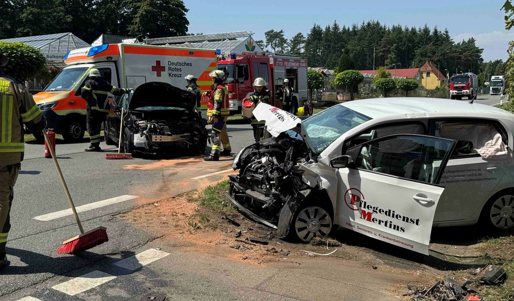Bei-Hitze-am-Steuer-Autofahrer-wird-ohnm-chtig-zwei-Schwerverletzte